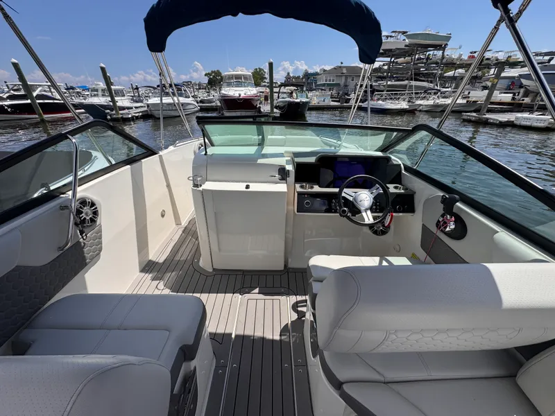 Slide: The Image of Sea Ray 250 SDX OB 2022 - 11