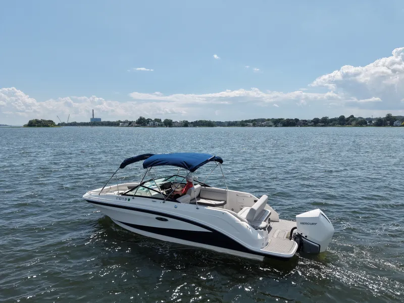 Slide: The Image of Sea Ray 250 SDX OB 2022 - 2