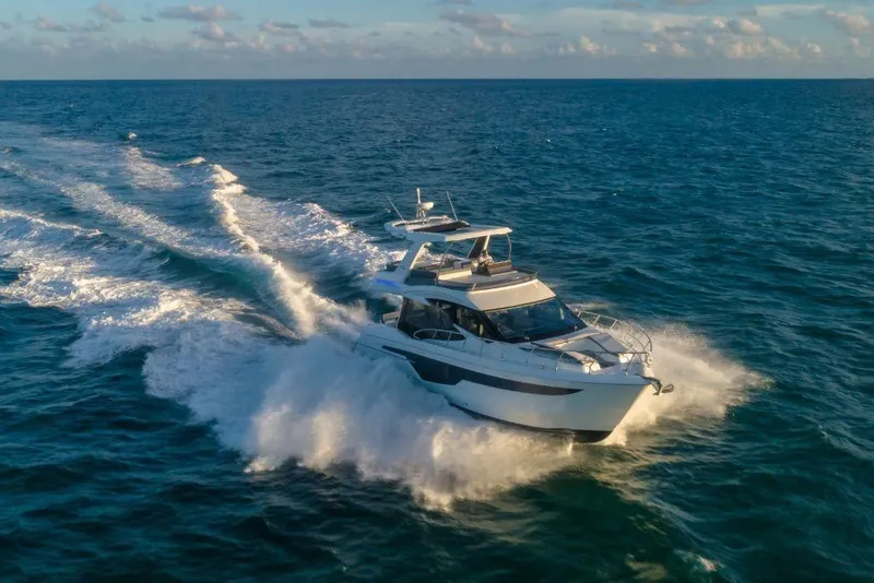 Slide: The Image of Galeon 500 FLY 2024 - 0