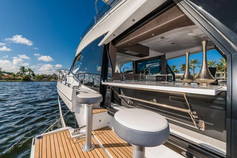 Slide: The Image of Galeon 500 FLY 2024 - 32