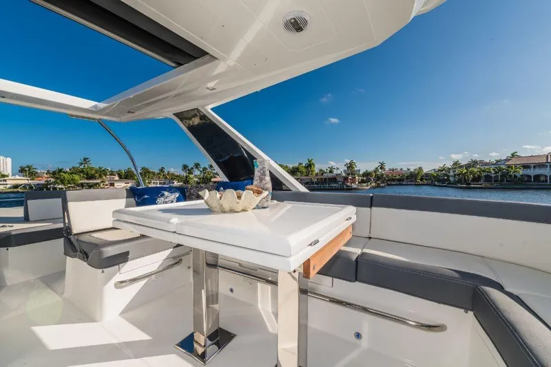 Slide: The Image of Galeon 500 FLY 2024 - 28