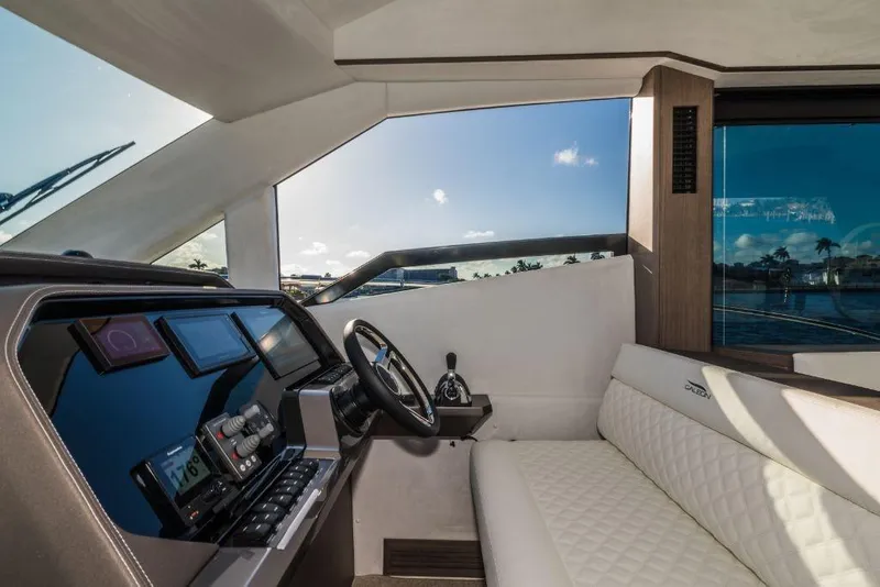 Slide: The Image of Galeon 500 FLY 2024 - 22