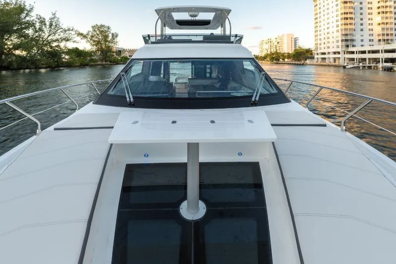 Slide: The Image of Galeon 500 FLY 2024 - 18