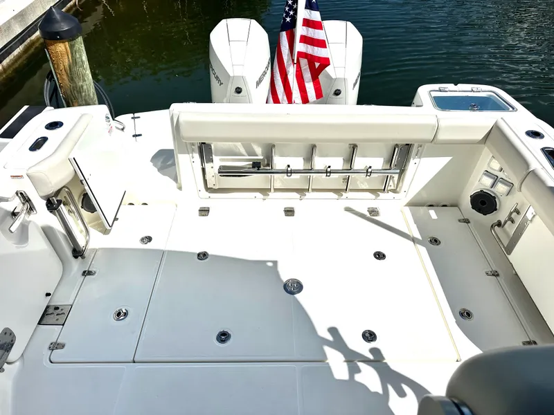 Slide: The Image of Boston Whaler 325 CONQUEST 2021 - 7