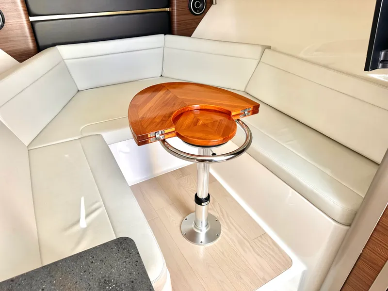 Slide: The Image of Boston Whaler 325 CONQUEST 2021 - 23