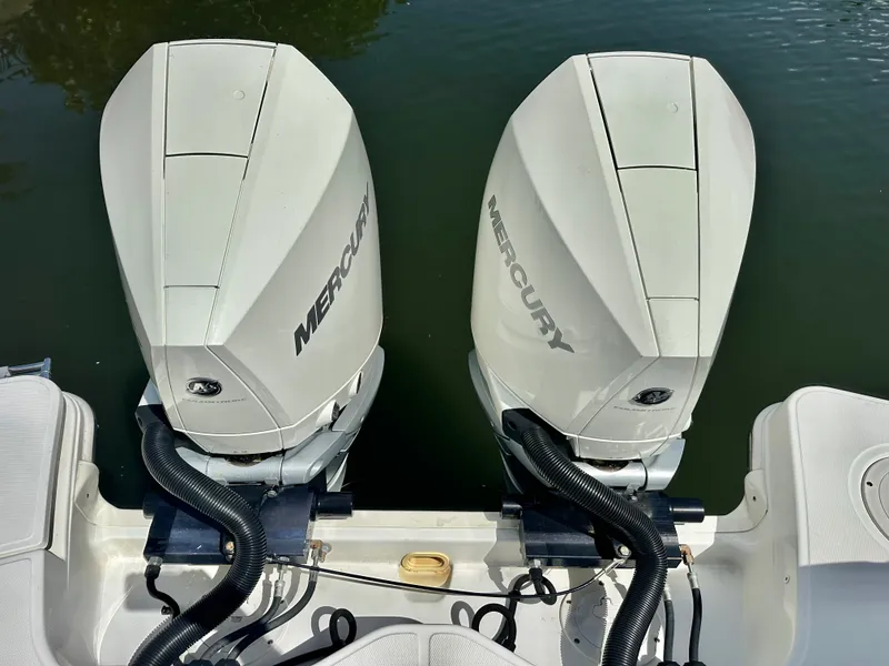 Slide: The Image of Boston Whaler 325 CONQUEST 2021 - 34