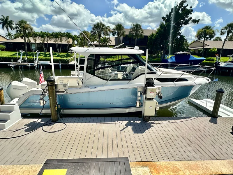 The Image of Boston Whaler 325 CONQUEST 2021 - 0