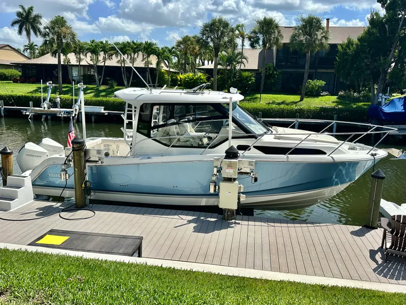 Slide: The Image of Boston Whaler 325 CONQUEST 2021 - 36