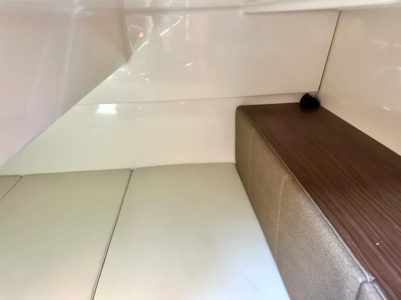 Slide: The Image of Boston Whaler 325 CONQUEST 2021 - 28