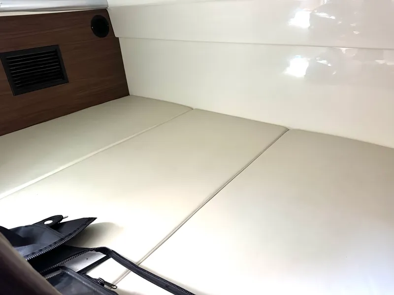 Slide: The Image of Boston Whaler 325 CONQUEST 2021 - 27