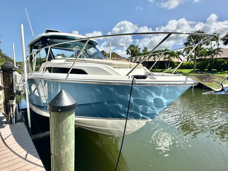 Slide: The Image of Boston Whaler 325 CONQUEST 2021 - 35