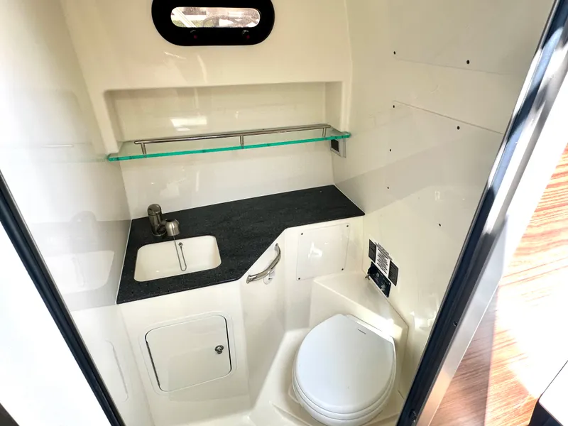 Slide: The Image of Boston Whaler 325 CONQUEST 2021 - 29