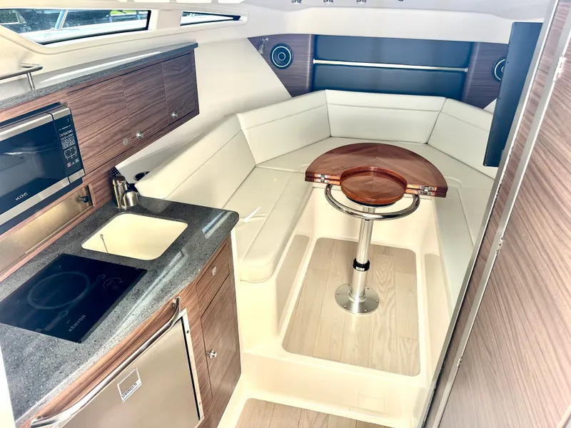 Slide: The Image of Boston Whaler 325 CONQUEST 2021 - 22