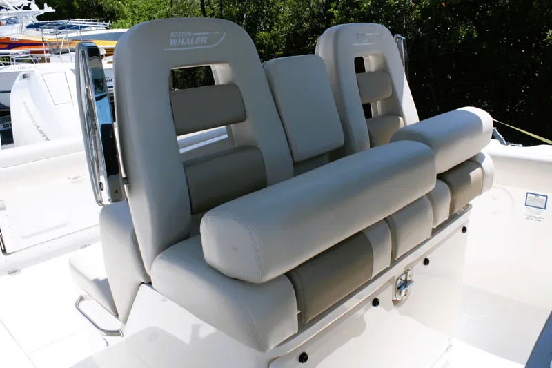 Slide: The Image of Boston Whaler 330 Outrage 2026 - 24