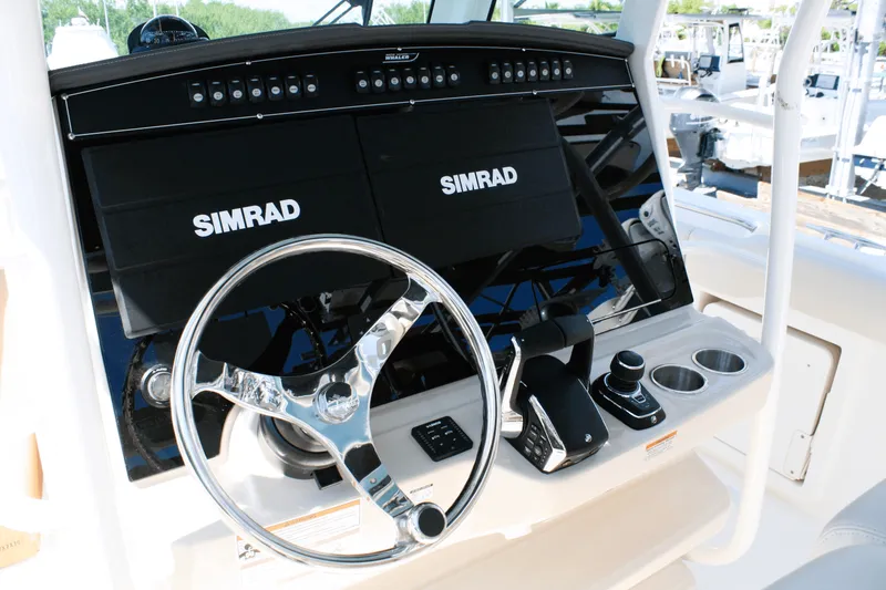 Slide: The Image of Boston Whaler 330 Outrage 2026 - 25