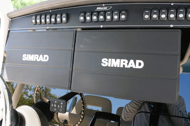 Slide: The Image of Boston Whaler 330 Outrage 2026 - 28