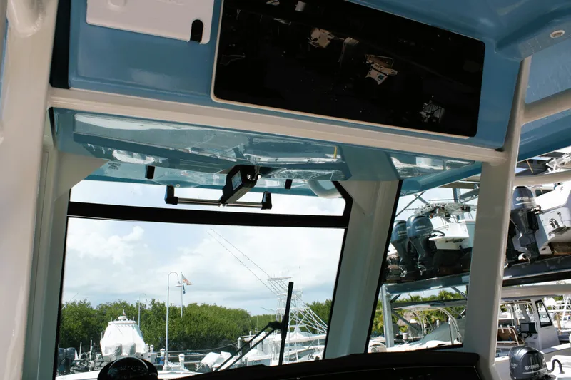 Slide: The Image of Boston Whaler 330 Outrage 2026 - 29