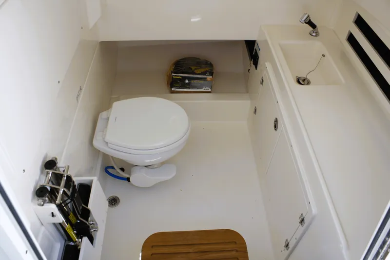 Slide: The Image of Boston Whaler 330 Outrage 2026 - 35