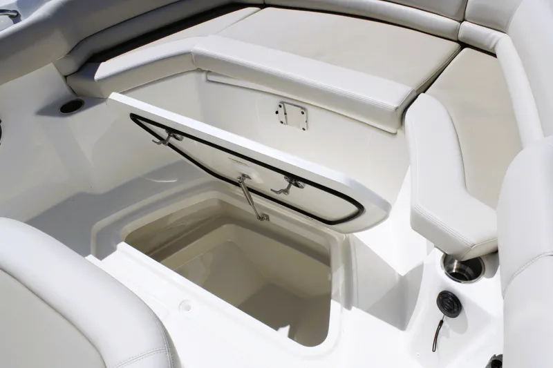 Slide: The Image of Boston Whaler 330 Outrage 2026 - 43