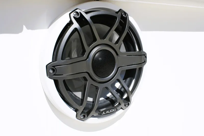 Slide: The Image of Boston Whaler 330 Outrage 2026 - 45