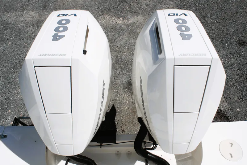 Slide: The Image of Boston Whaler 330 Outrage 2026 - 47