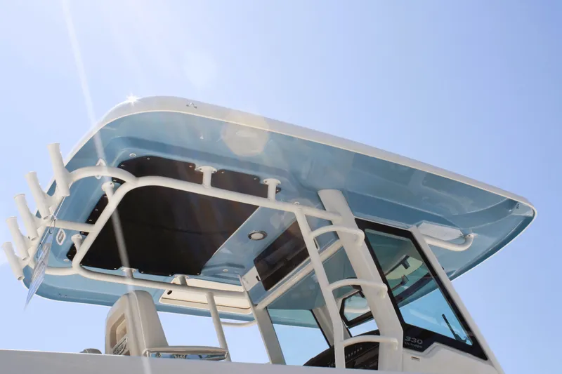 Slide: The Image of Boston Whaler 330 Outrage 2026 - 8