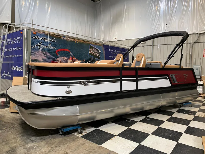 The Image of 2023 Viaggio Diamante 23 U pontoon boat on display in showroom. - 1