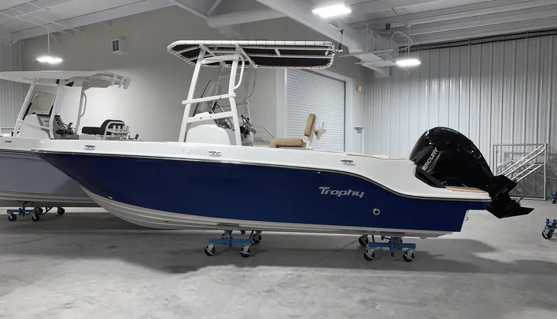 Slide: The Image of 2024 Bayliner Trophy 20 CC boat in a showroom. - 0