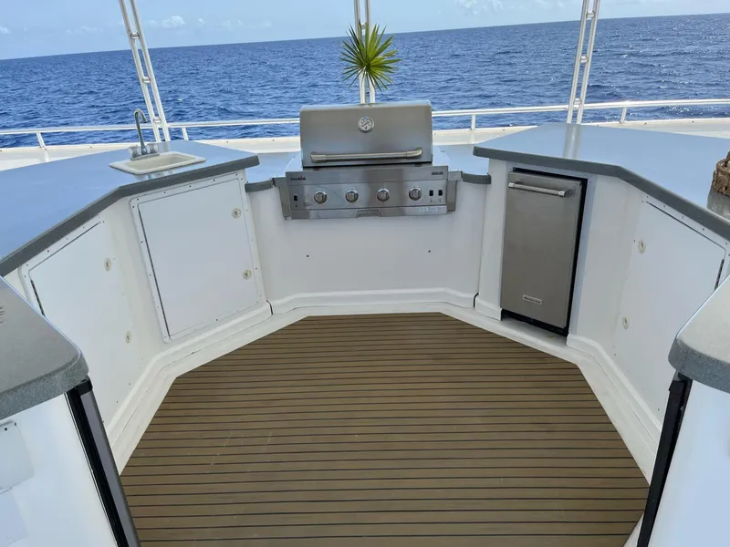 Slide: The Image of Outdoor kitchen on a 2009 Fantasy Houseboat with ocean view. - 34