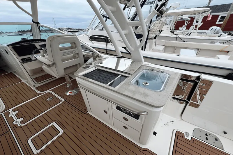 Slide: The Image of Boston Whaler 320 VANTAGE 2017 - 13