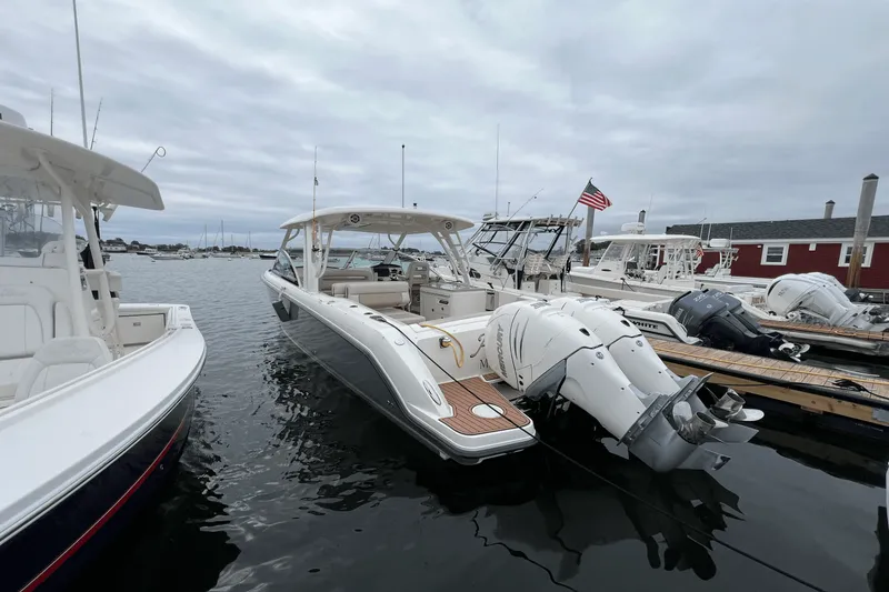 Slide: The Image of Boston Whaler 320 VANTAGE 2017 - 2