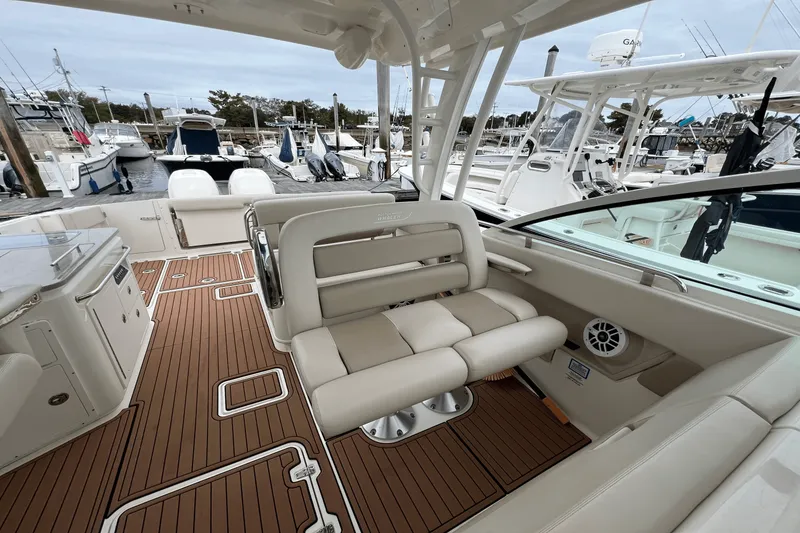 Slide: The Image of Boston Whaler 320 VANTAGE 2017 - 21