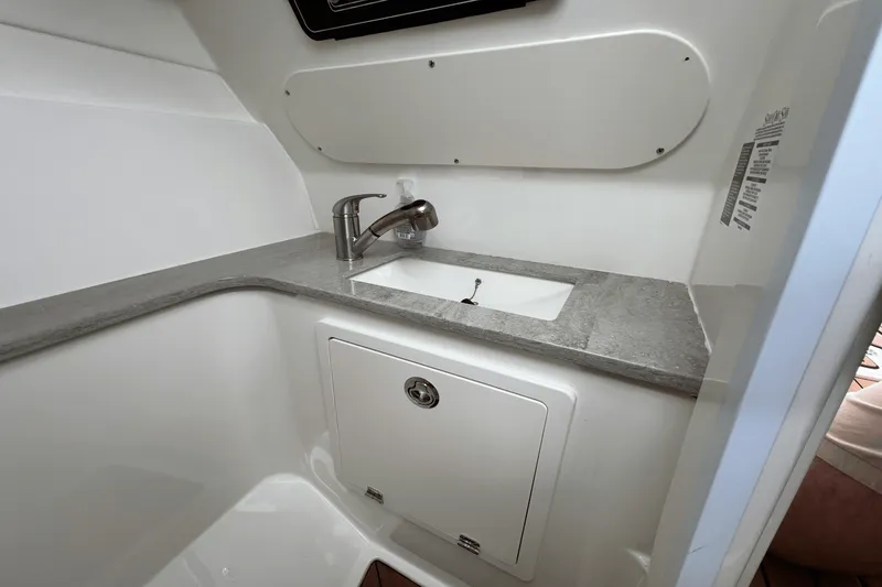 Slide: The Image of Boston Whaler 320 VANTAGE 2017 - 23