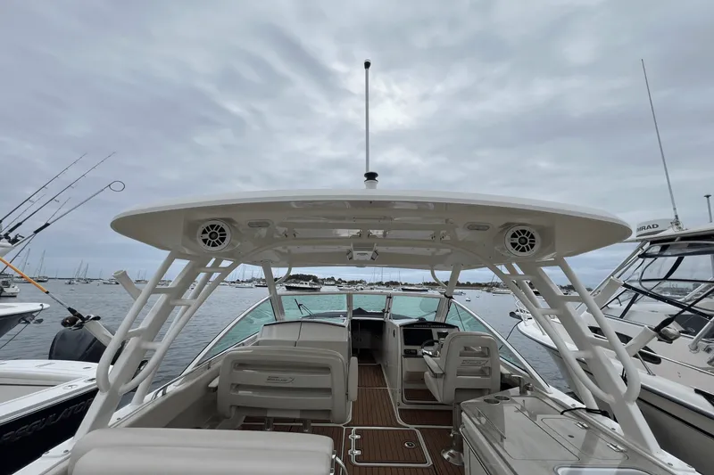 Slide: The Image of Boston Whaler 320 VANTAGE 2017 - 24