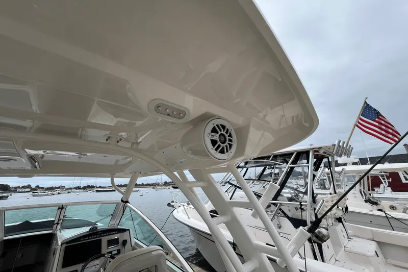 Slide: The Image of Boston Whaler 320 VANTAGE 2017 - 25