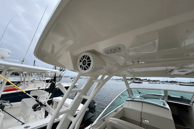 Slide: The Image of Boston Whaler 320 VANTAGE 2017 - 26