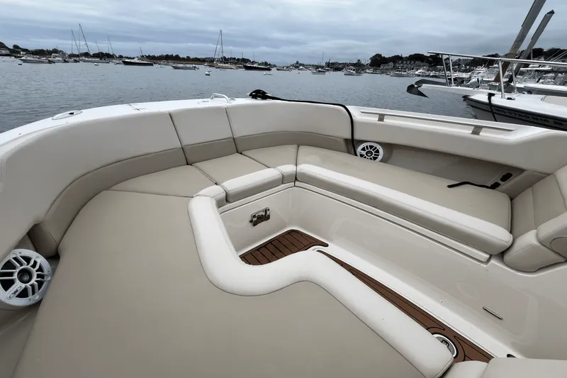 Slide: The Image of Boston Whaler 320 VANTAGE 2017 - 27