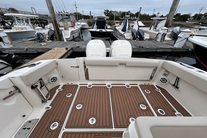 Slide: The Image of Boston Whaler 320 VANTAGE 2017 - 7