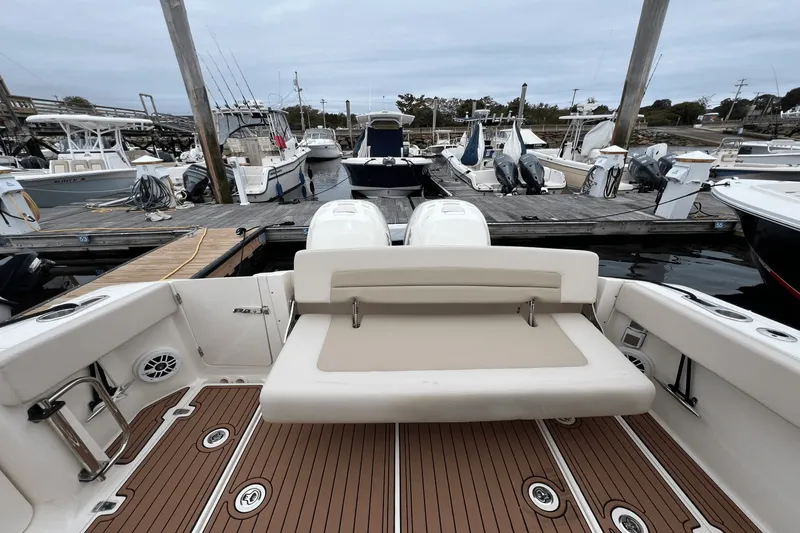 Slide: The Image of Boston Whaler 320 VANTAGE 2017 - 8