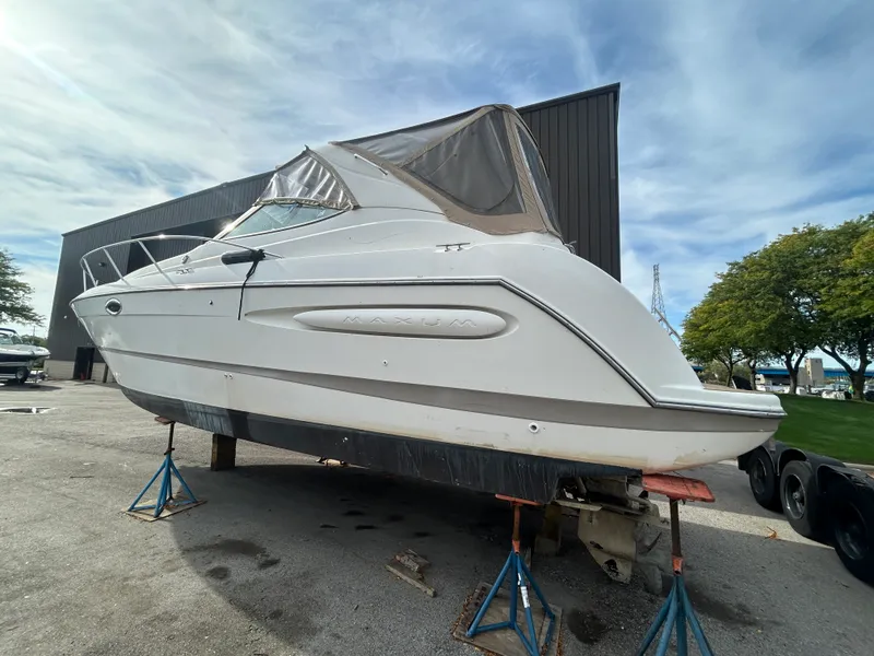 Slide: The Image of Maxum 3300 SCR 2000 - 3