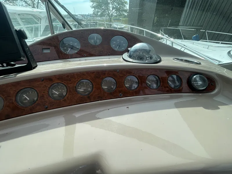 Slide: The Image of Maxum 3300 SCR 2000 - 30