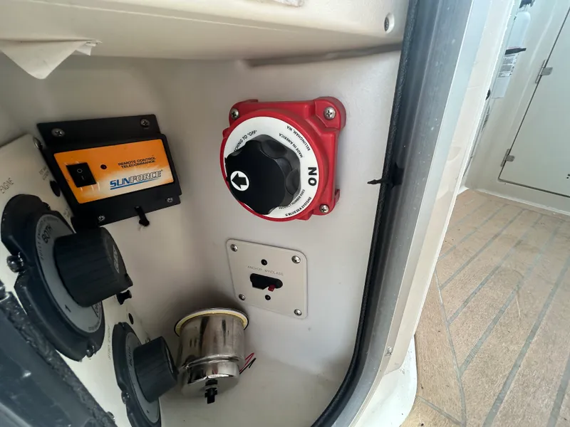 Slide: The Image of Maxum 3300 SCR 2000 - 35