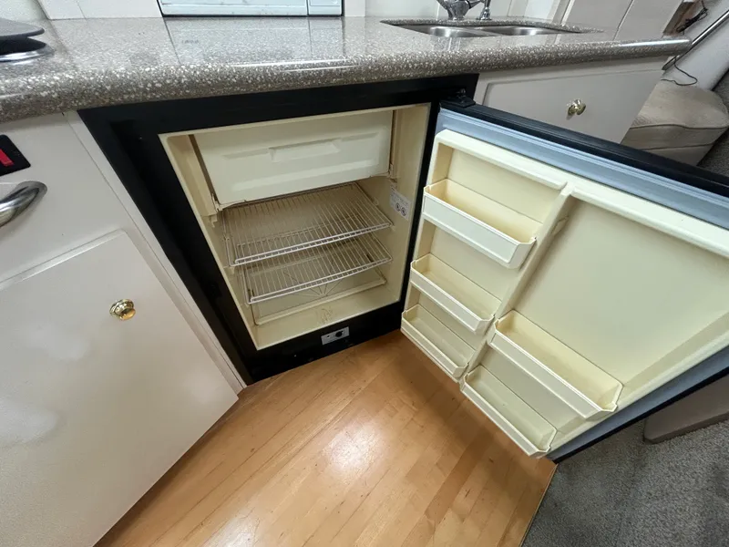 Slide: The Image of Maxum 3300 SCR 2000 - 44