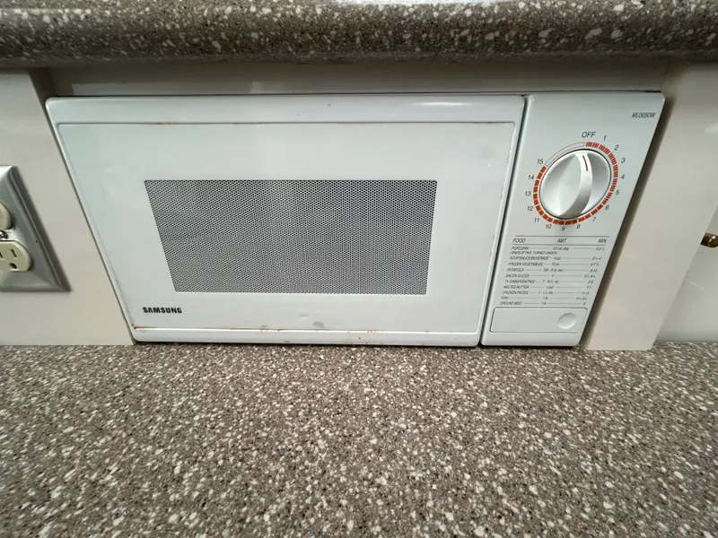 Slide: The Image of Maxum 3300 SCR 2000 - 45