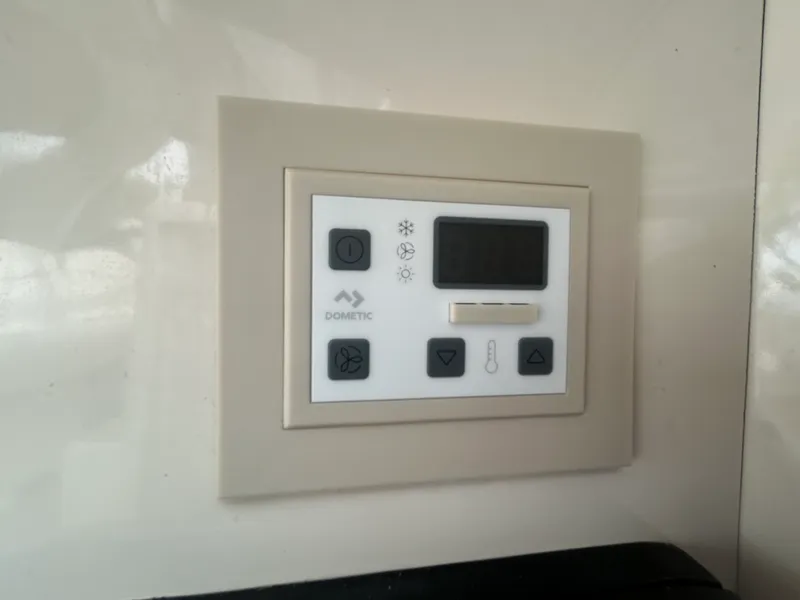 Slide: The Image of Maxum 3300 SCR 2000 - 59