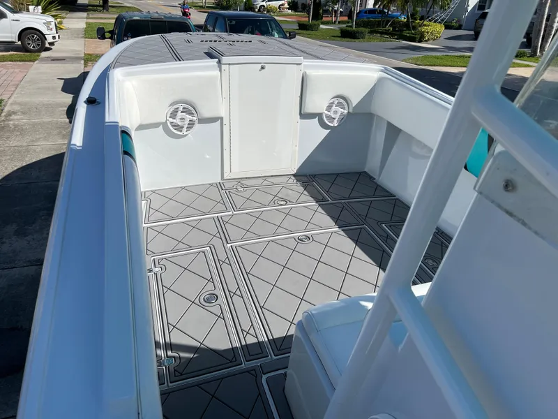Slide: The Image of 1987 Intrepid 300 Center Console boat with spacious deck and modern flooring. - 28