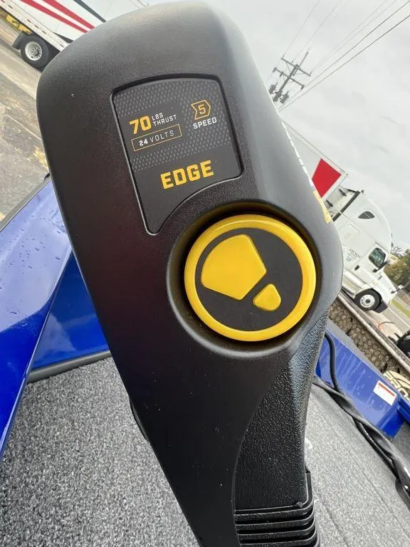 Slide: The Image of 2023 Crestliner XF 179 boat with Minn Kota Edge trolling motor. - 7