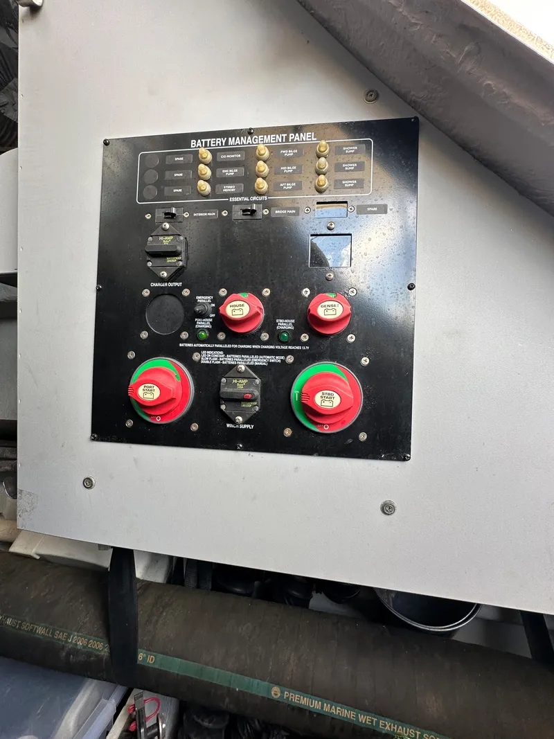 Slide: The Image of Battery management panel on a 2007 Meridian 391 Sedan yacht. - 28