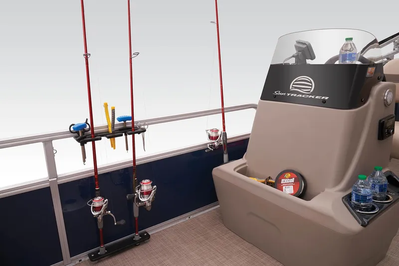 Slide: The Image of Sun Tracker Bass Buggy 18 DLX 2023 - 31