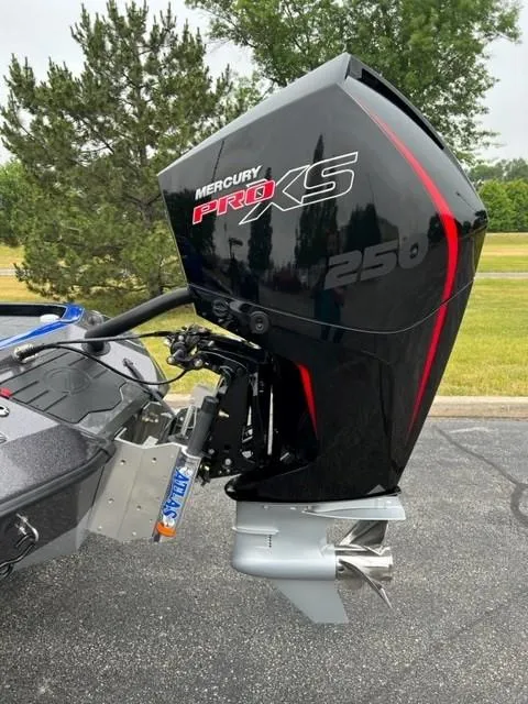 Slide: The Image of 2023 Ranger Z520R boat with Mercury Pro XS 250 outboard motor. - 2